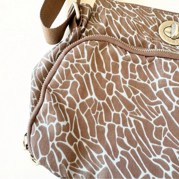 Baggalini Taupe‎ Travel Bag Crossbody Geo Print Pockets Organizing Turnlock RFID - Picture 12 of 12